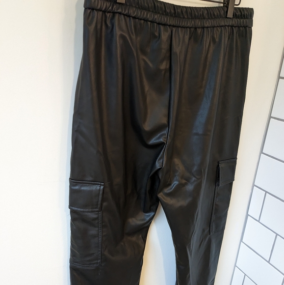 Zara Black Faux Leather Cargo Jogger Pants - Picture 5 of 6